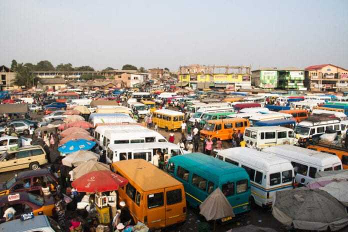 Commuters in Kumasi haggle over high transport fares with commercial drivers