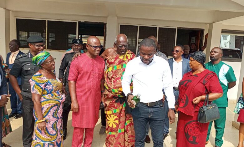 Central Regional Minister seeks Oguaamanhene’s guidance in harnessing tourism potential