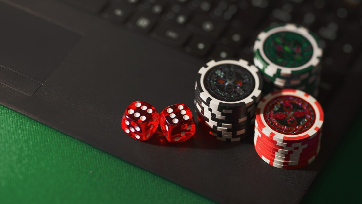 How Casino Review Sites Rank and Compare Bonuses