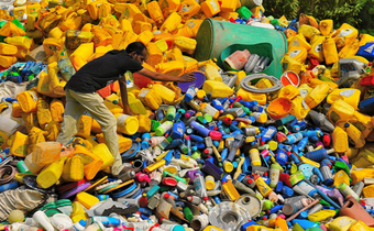 5 practical ideas to make money from plastic waste