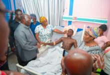 Bawumia visits injured KNUST student, donates GH¢50,000 for treatment