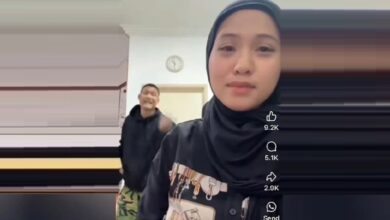 Malaysian Viral Selebgram Siti Jamumall Cries After Being Divorced During TikTok Live, Viewed by thousands