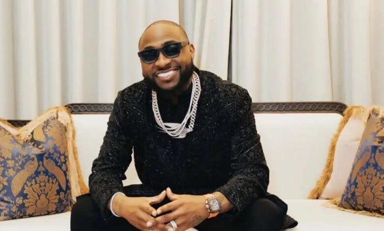 "Davido gifts OdumoduBlvck’s girlfriend N10 million after his headies win