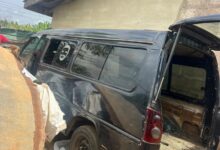 Odumase police hunt carjacking ringleader who turns stolen cars into coal pots