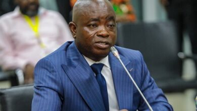 Gov't praises traders for price reductions as cedi strengthens