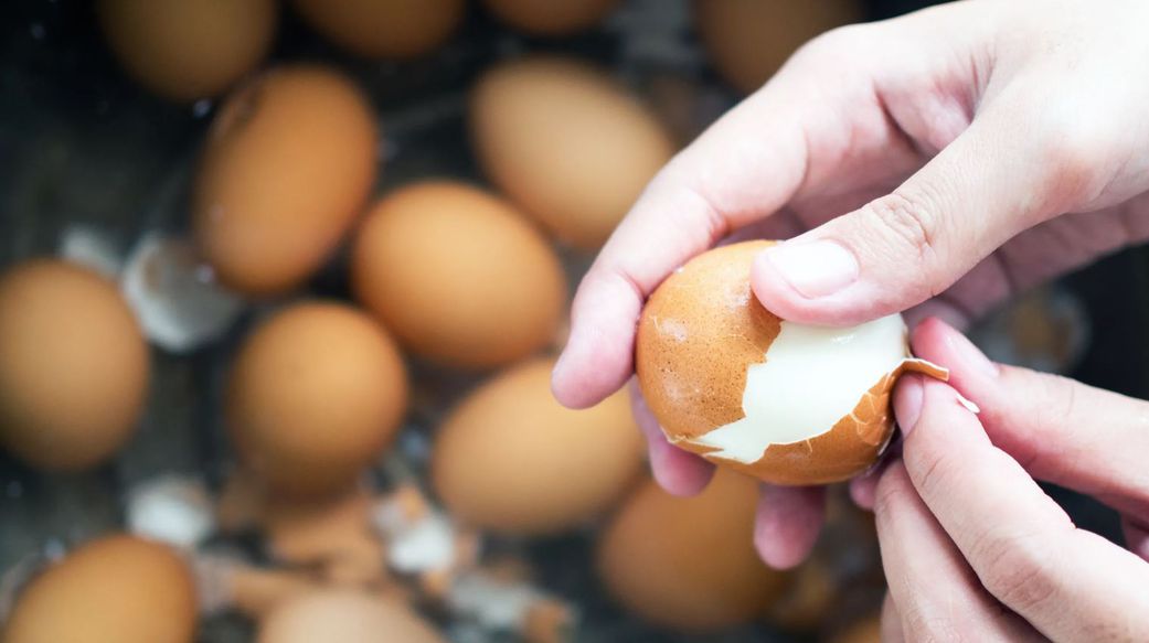Here are 9 ways to prevent bloating after eating eggs