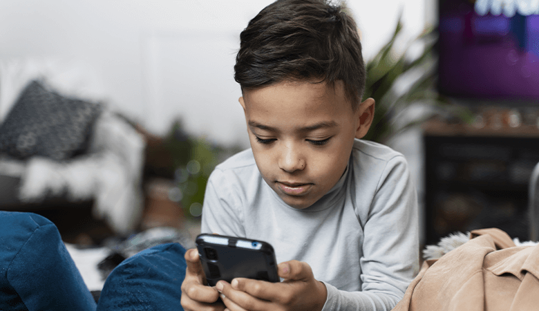 UK school bans smartphones after student receives 9,000 whatsApp messages overnight