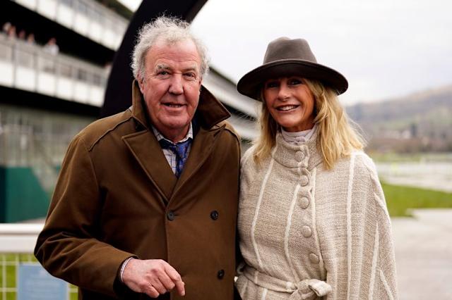 Lisa Hogan Husband: Is Lisa Hogan Married?