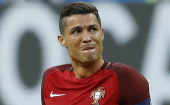 It’ll end in tears - Chelsea legend warns Ronaldo as he attempts to equal Messi