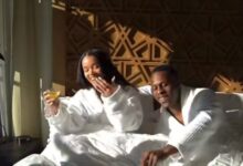 Breakfast in bed and 5 other gesteures can will make your girlfriend happy