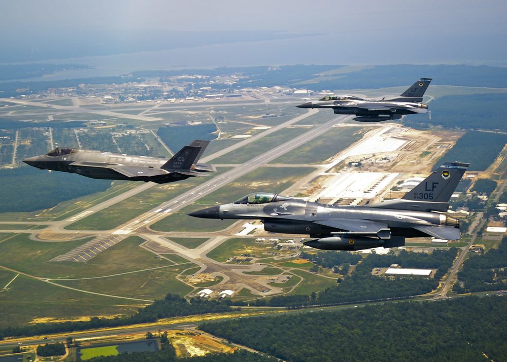 10 largest military bases in the world