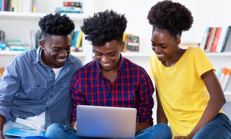 Exploring the digital hustle: How tech-savvy youth are reshaping income streams