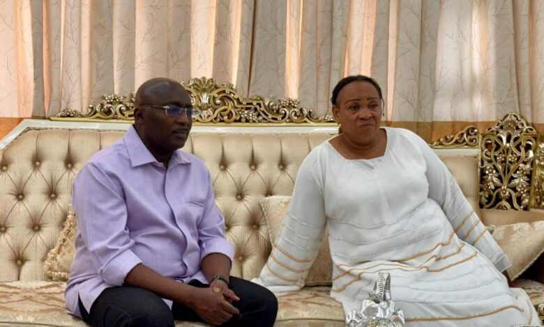 Bawumia visits Hawa Koomson after she was assaulted in Ablekuma North [Photo]