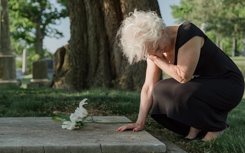 10 Bible Verses to Console You When Mourning a Loved One