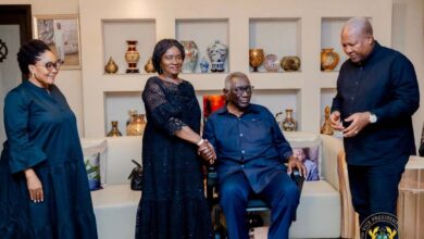 Ex-President Kufuor pays condolence visit to Mahama