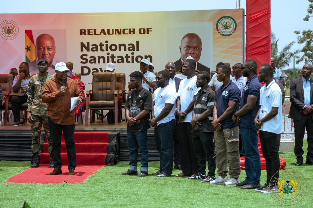 Mahama makes crucial donation to BuzzStop Boys, group expresses gratitude