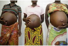 Teenage-pregnant-mothers_resize-696x479-1