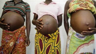 Teenage-pregnant-mothers_resize-696x479-1