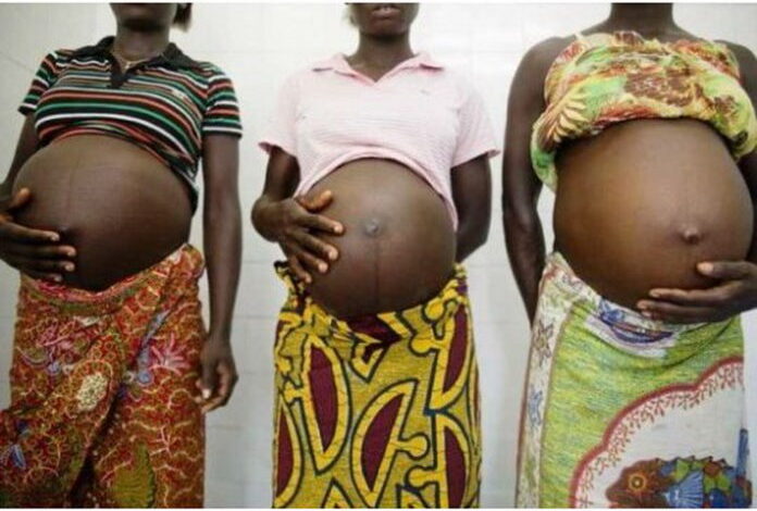 Teenage-pregnant-mothers_resize-696x479-1
