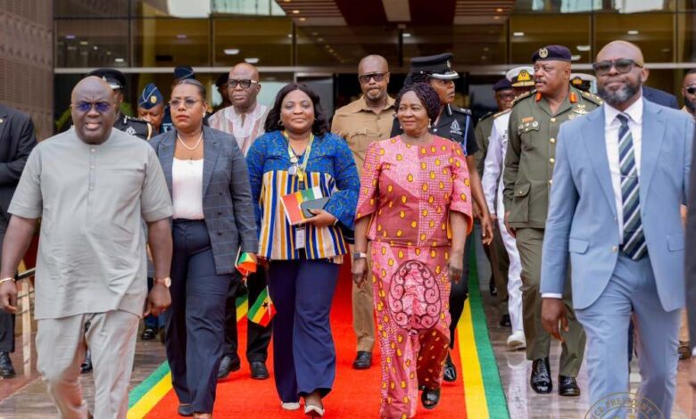 Vice President hails professionalism at 46th change of guard