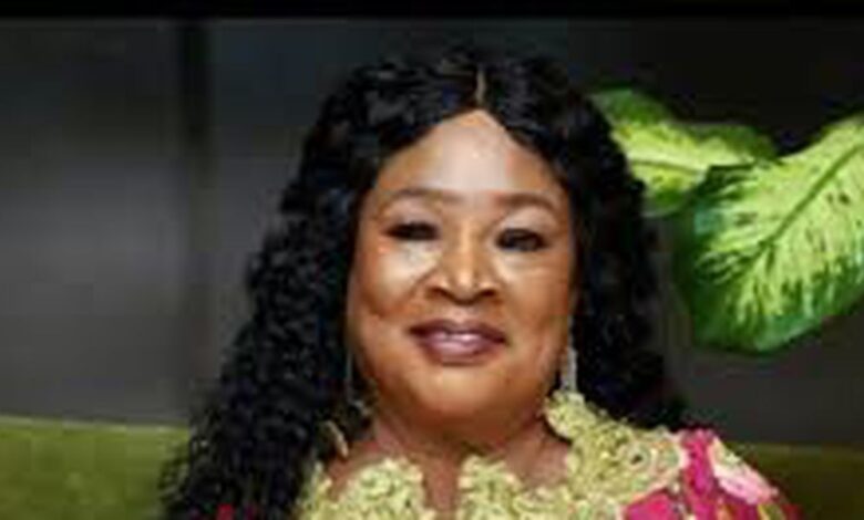 BREAKING : Maame Tiwaa of Yaw Sarpong and Asomafuo reportedly passes away