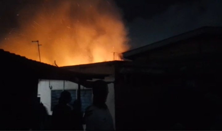 Firefighters contain La Olympio Abafum blaze, no casualties recorded